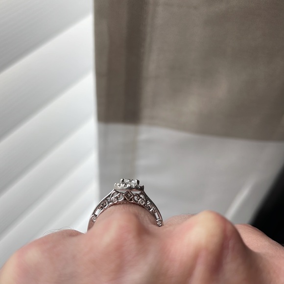 Beautiful 0.5 Carat Diamond engagement ring and 14 carat White gold used - Picture 2 of 7